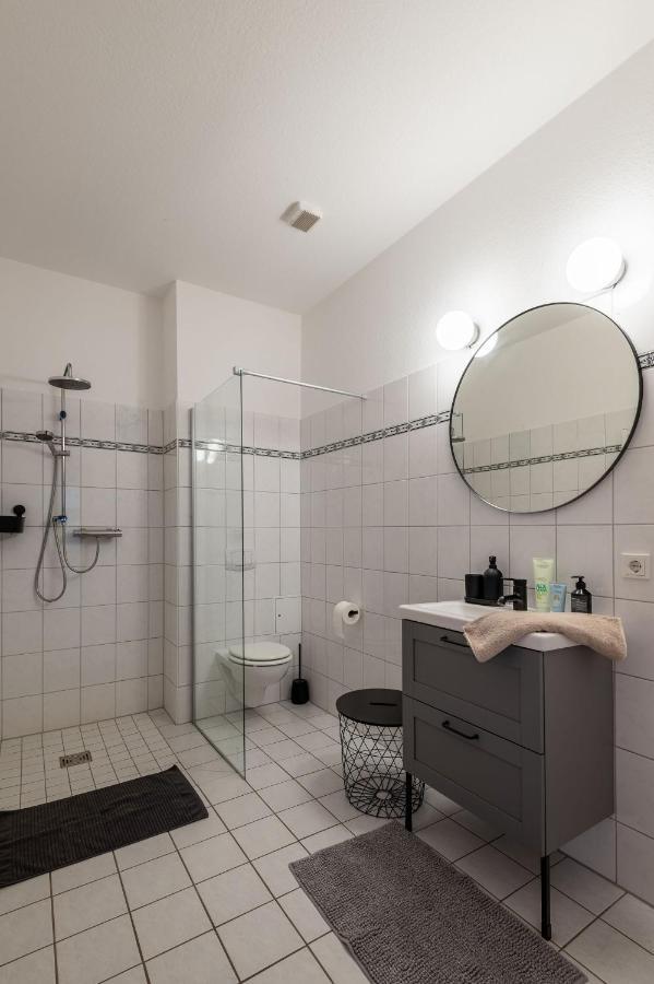 ורניגרוד Exklusives Innenstadt Apartment - Parken - Smart-Tv - Kaffeevollautomat מראה חיצוני תמונה